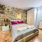 Centro Storico La Casa Di Pietra