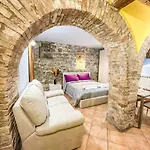 Centro Storico La Casa Di Pietra
