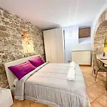 Centro Storico La Casa Di Pietra